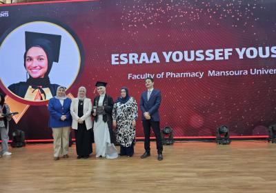 Photo 5859480756898875630 Y