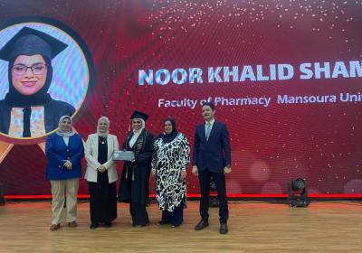 Photo 5859480756898875730 Y